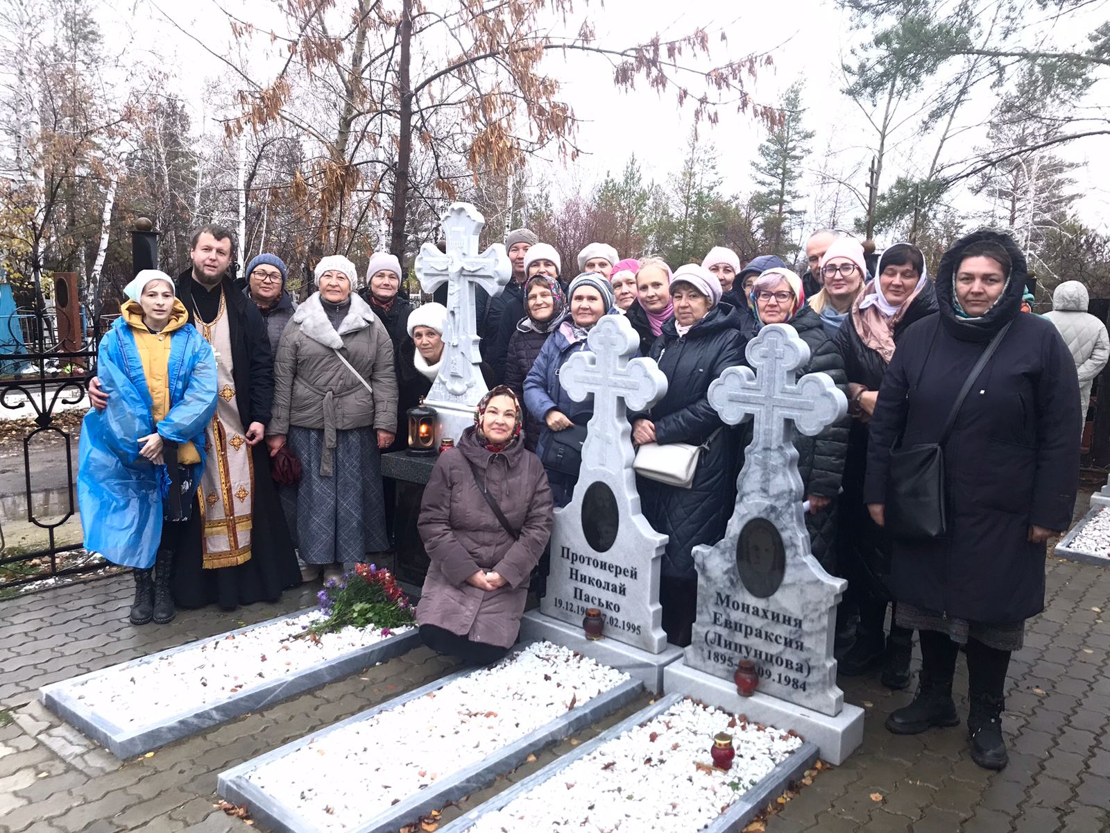 Read more about the article Паломники из  Рудного посетили могилу епископа Тимона (Русанова)