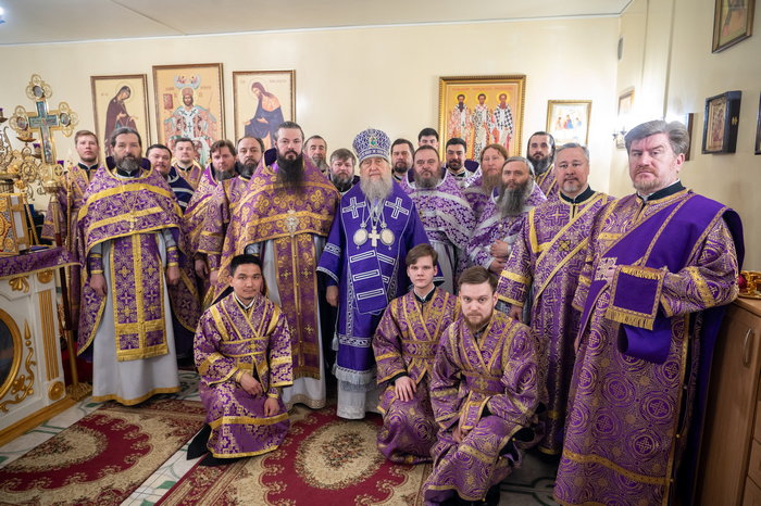 Read more about the article В день памяти преподобного Алексия, человека Божия, Глава Митрополичьего округа совершил Литургию в Никольском храме Костаная